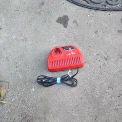 Milwaukee  Charger  12 