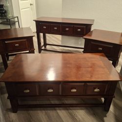 WOODEN LIVING ROOM TABLES SET 4 PCS(SERIOUS BUYERS ONLY PLEASE🙏🏻READ FULL DESCRIPTION BEFORE ASKING PLEASE🙏🏻IF IT'S POSTED IT'S AVAILABLE 👀 