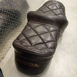 😱-HONDA GOLDWING KING & QUEEN MOTORCYCLE SEAT!!!