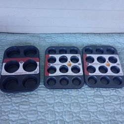 Publix muffin pans easy to clean non-stick set of 3 