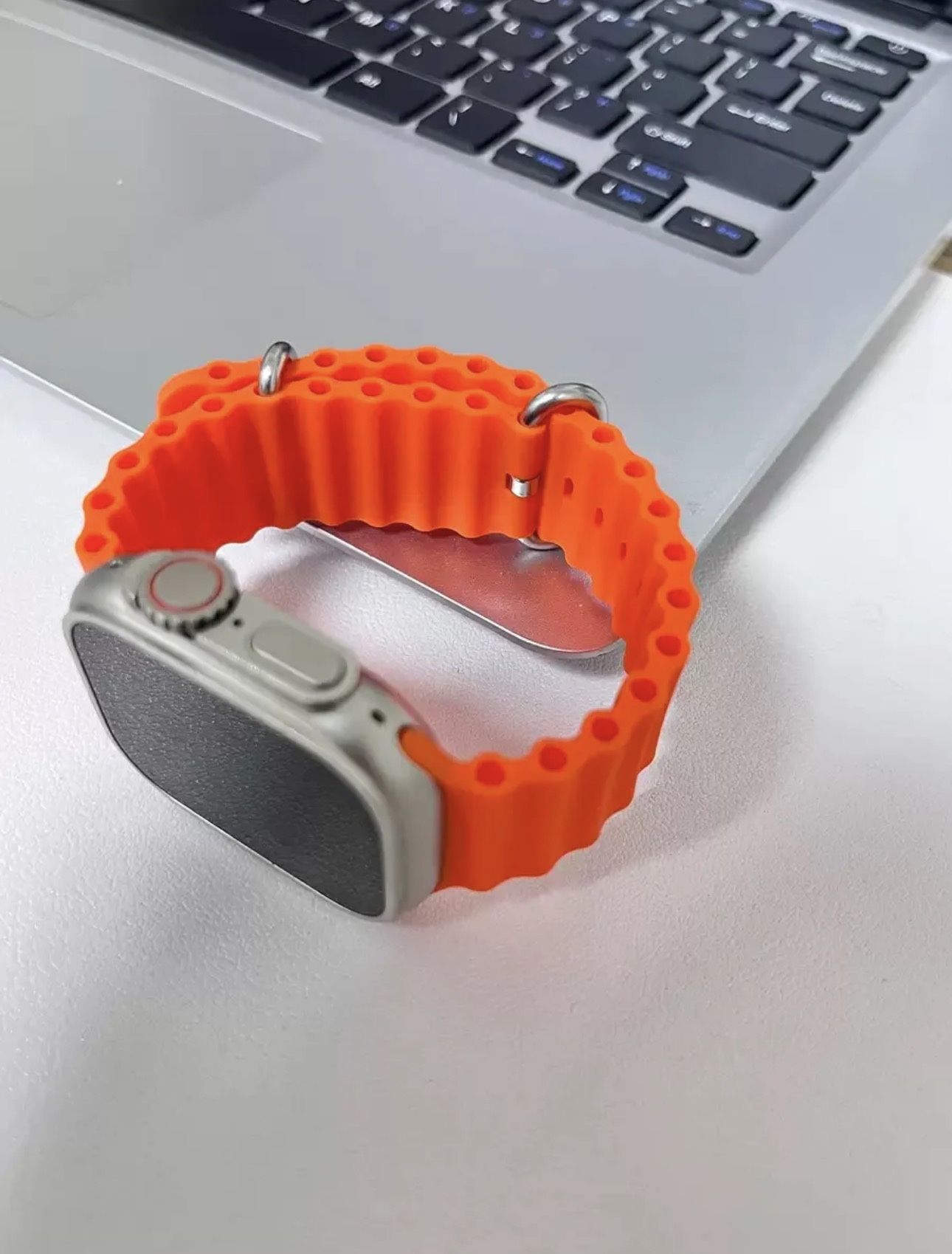 Apple Watch U2/ comes with orange band