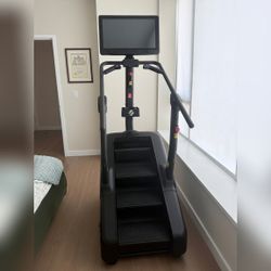 STEPR Stair Climber, Large Touchscreen - Like New – White Plains, NY
