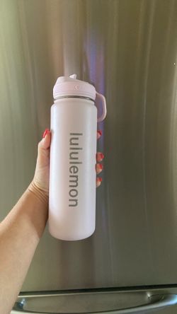 Lululemon water bottle