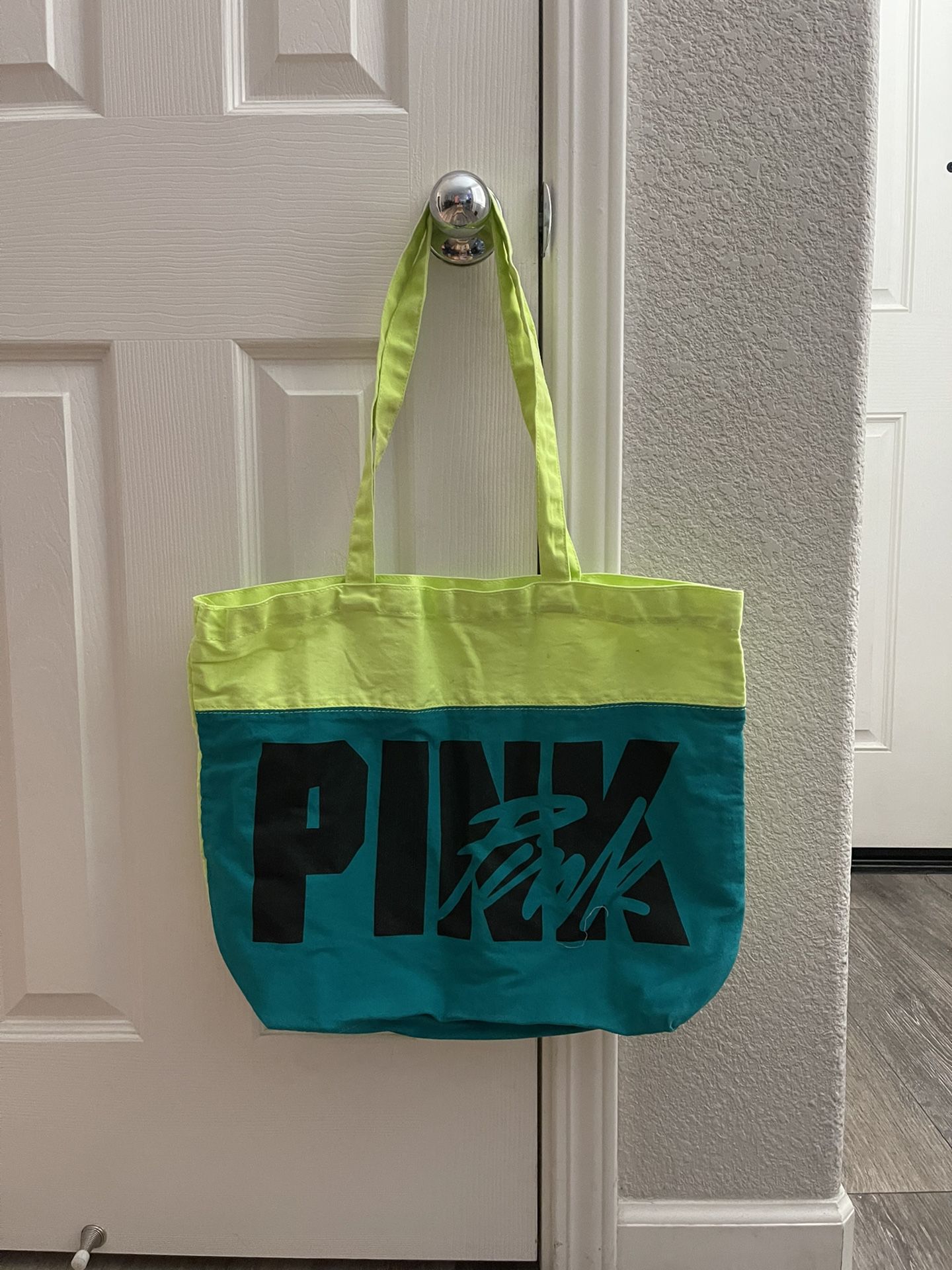 Victoria Secret PINK tote Bag for Sale in Carmichael, CA - OfferUp