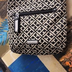 TOMMY HILFIGGER SMAL PURSE  5×4