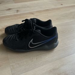 Nike Indoor Soccer Shoes -size Youth 4.5