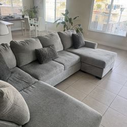 Broyhill sectional couch with ottoman