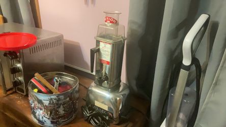 Vintage Vitamixer great condition makes wonderful smoothies