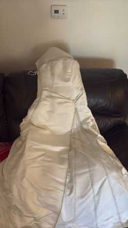 Wedding Dress / Professionally Cleaned And Boxed
