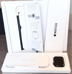 New 44” Apple Watch SE 3 (Bought 2 Mos Ago - Receipt Included) Barely used