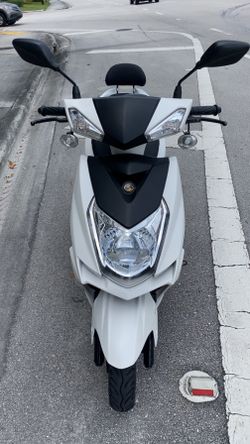 2022 Bintelli Scooter – Excellent Condition