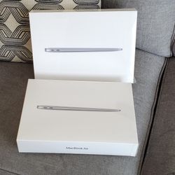 Apple MacBook Air 13.3" - M1 Chip (8 CPU - 7 GPU / 8GB / 256GB)- $1 Today and the rest later 🤗
