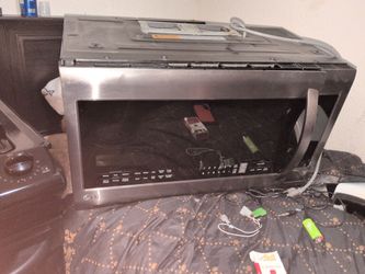 Brand new 5 burner stove, gas, general electric, digital and a LG cabinet microwave humongous microwave brand new as well. Very very good condition. S