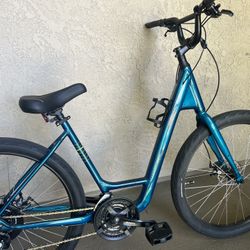 Specialized Hybryd Bike. Like New. 