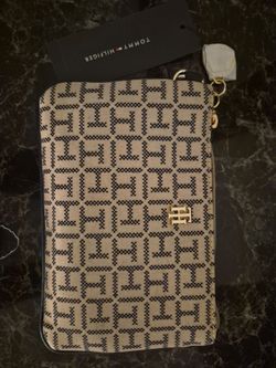 Tommy Hilfiger wrist bag