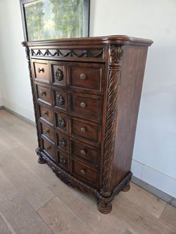 Dresser, chest of drawers
