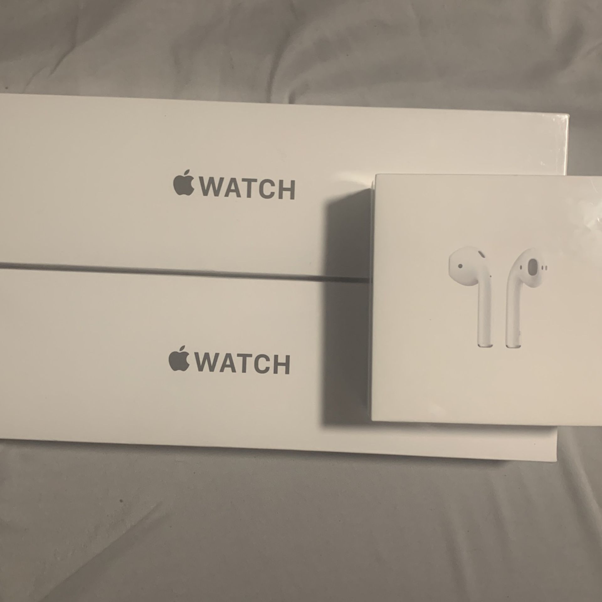 Apple Watch SE And And AirPod