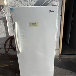 Midea Standing Garage Freezer
