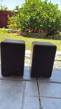 Pair speaker boston