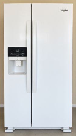 Like New- Whirlpool Side-by-Side Refrigerator w/ Ice & Water