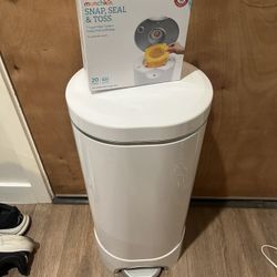 Diaper Pail W/ 10 Bags