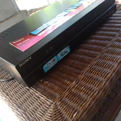 DVD/VCR Combo (upscaling dvd player) (VCR Needs Work)