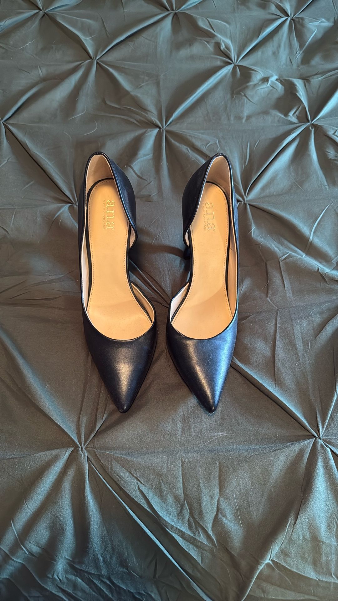 Black Pump Heel