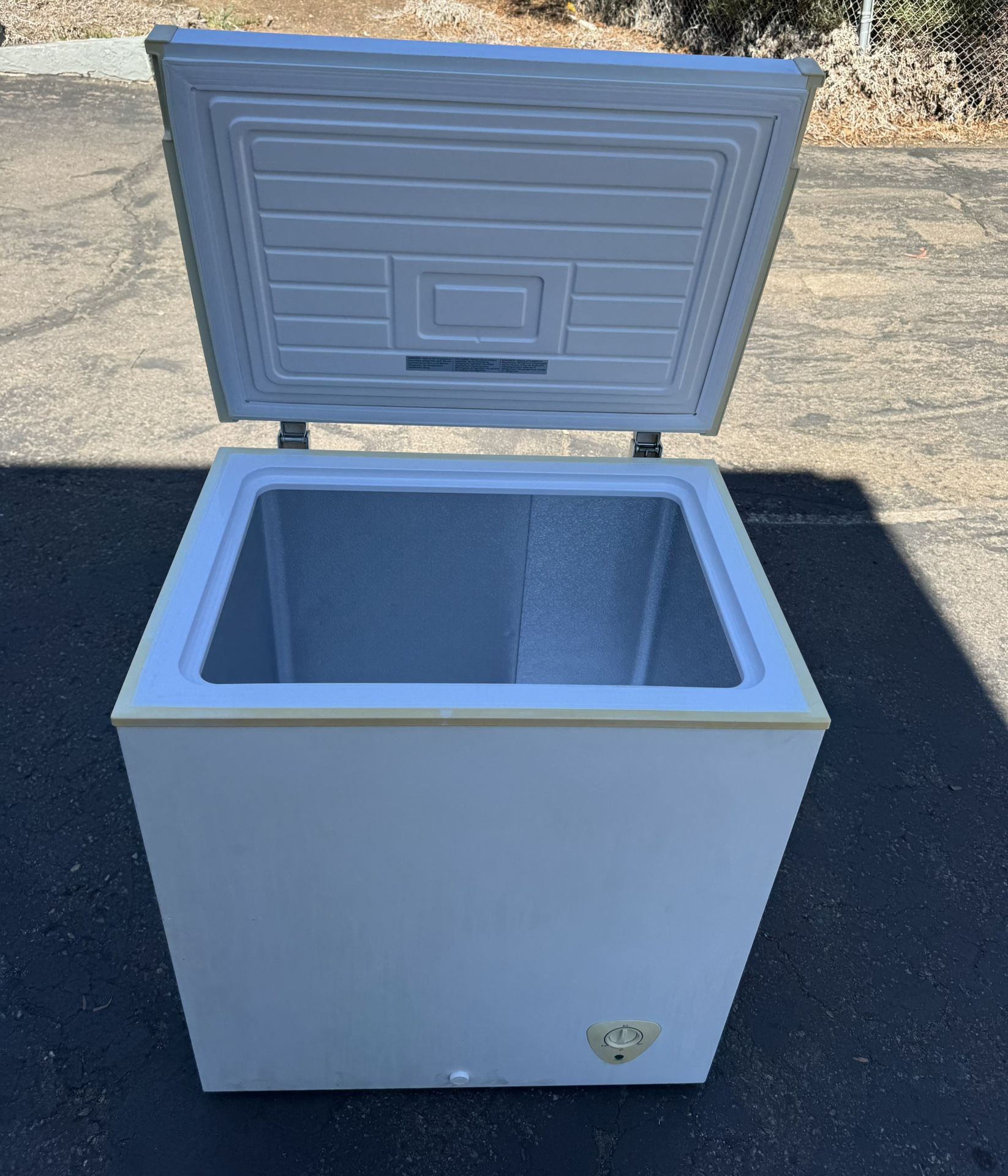 Deep Chest Freezer Works Great 🥶 I Offer Delivery In San Diego