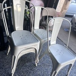 White metal chairs set of 4