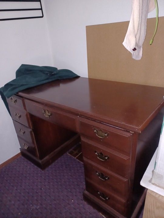 Desk Like New