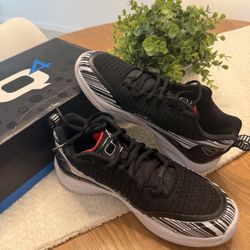 Q4 Sports 495 Lo SP "White Streak"