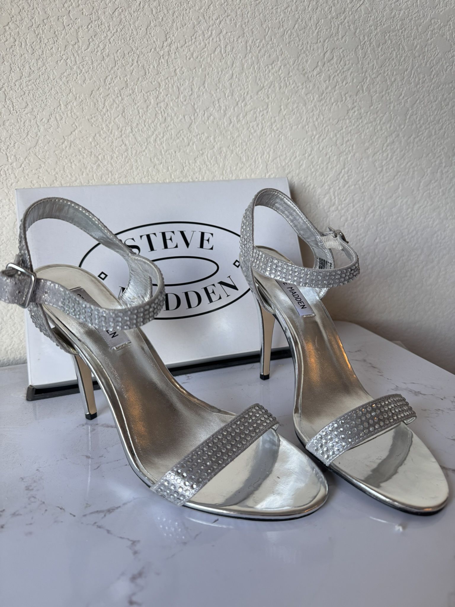 Steve Madden Disco Silver Heels - Size 9