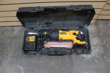 Dewalt Dewalt DCS380 20V Cordless Reciprocating Saw W/Battery & Charger