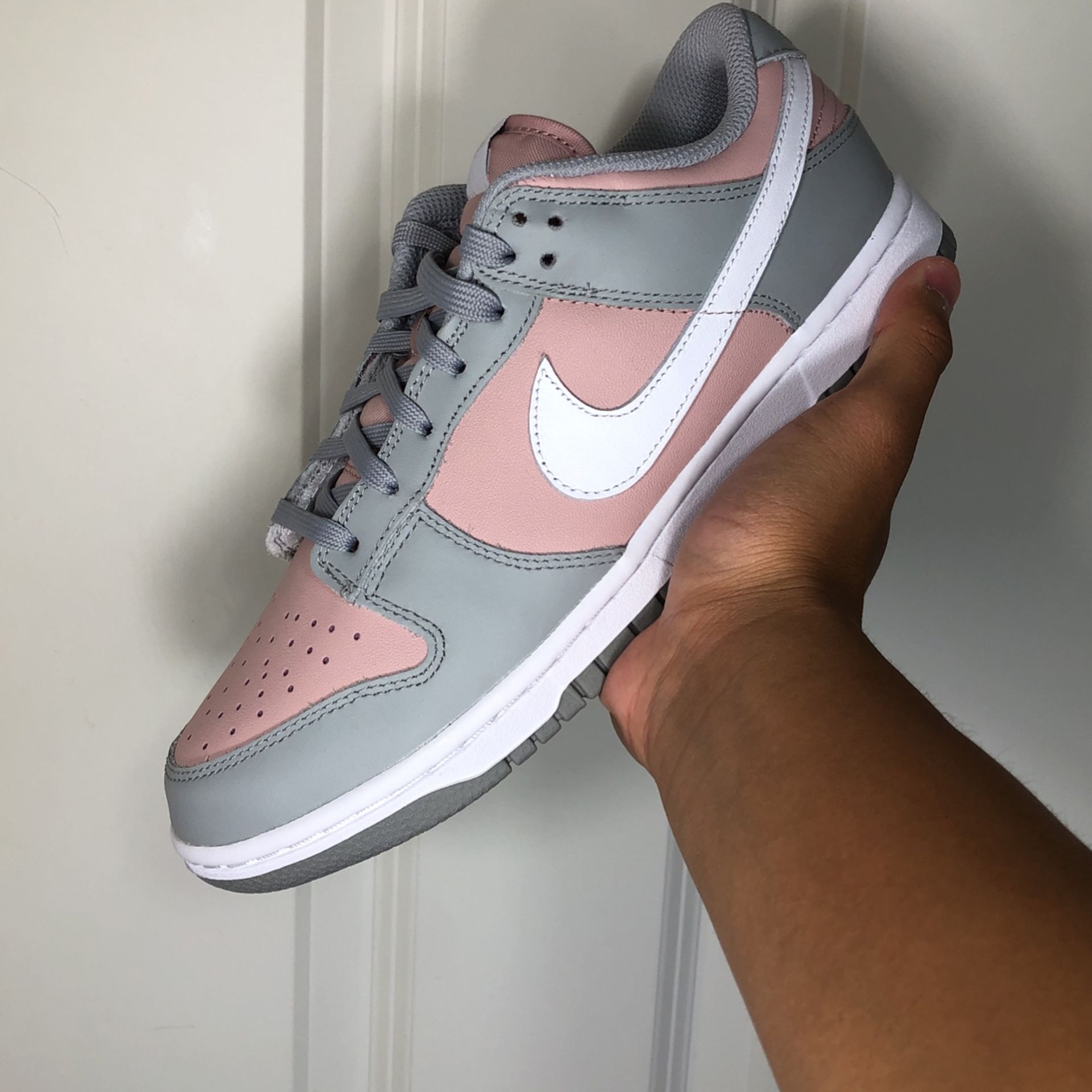 Nike Dunk Low Oxford Pink size 9w And 8.5w. Size Conversion Down Below!