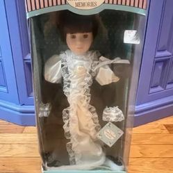Hearts & Harvest Memories 16-inch Doll