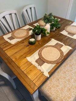 Dining room table/chairs