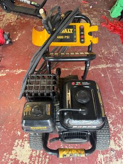 DeWalt 4400 PSI 4.0 GPM Gas Pressure Washer