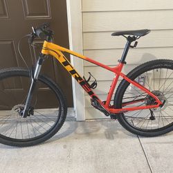 Trek Marlin 7 Mountain Bike