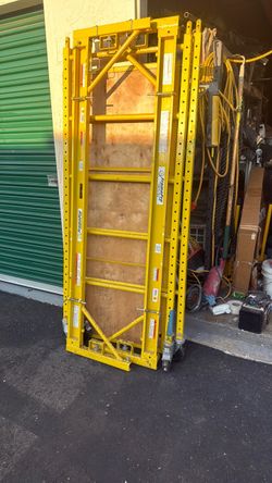 6’ adjustable scaffold