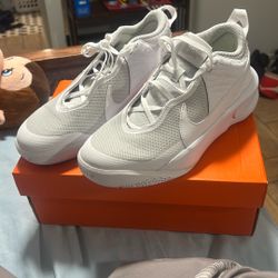 Nike Team Hustle D 10