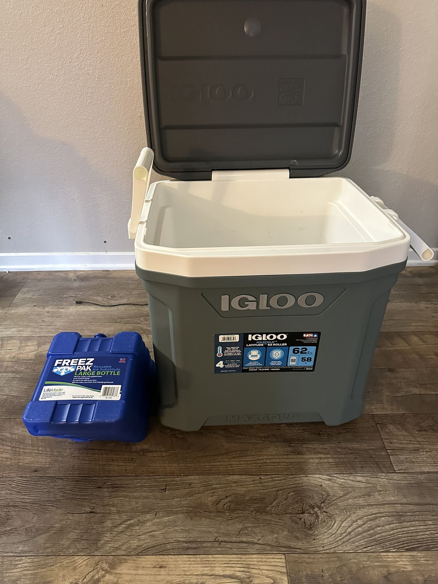 Maxcold Latitude Roller 62 gal Igloo