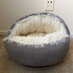 Small Hooded Pet Bed Cave - Cozy Plush Bed for Kittens or Small Dogs (Gray)