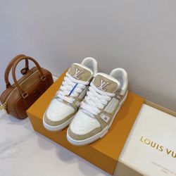 Fashionable Sneakers 