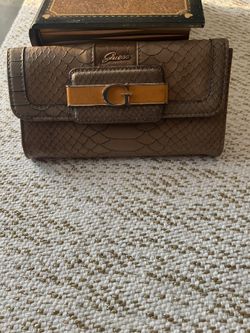Guess Wallet 