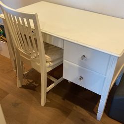 Cream Desk With 3 Drawers And Chairs 