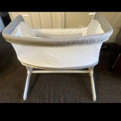 Lightly used Baby Delight Beside Me Dreamer Bassinet 