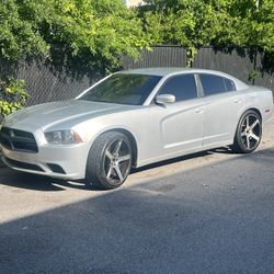 2012 Charger Pursuit 5.7 Hemi 216,000 Runs Excellent 
