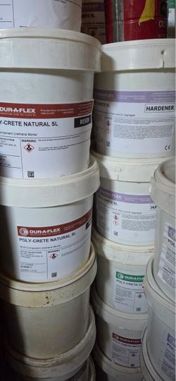 Poly Crete natural SL also comes with the powder bag