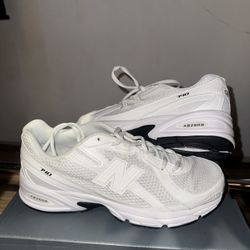 New Balance 740 WHITE  Size 7 Men 8.5 Women 