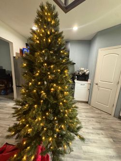 8 foot Christmas tree pre lit
